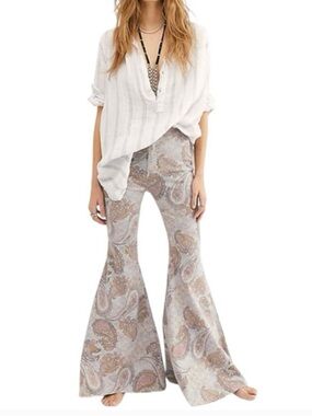 FREE PEOPLE We The Free Paisley Print Bell Bottom Flare Jeans Boho Festival 26